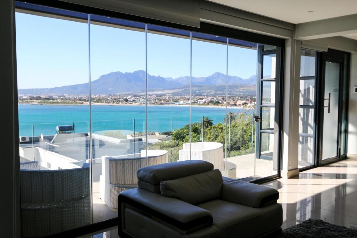 Gordon's Shore Luxury - Solar Powered Apartment
