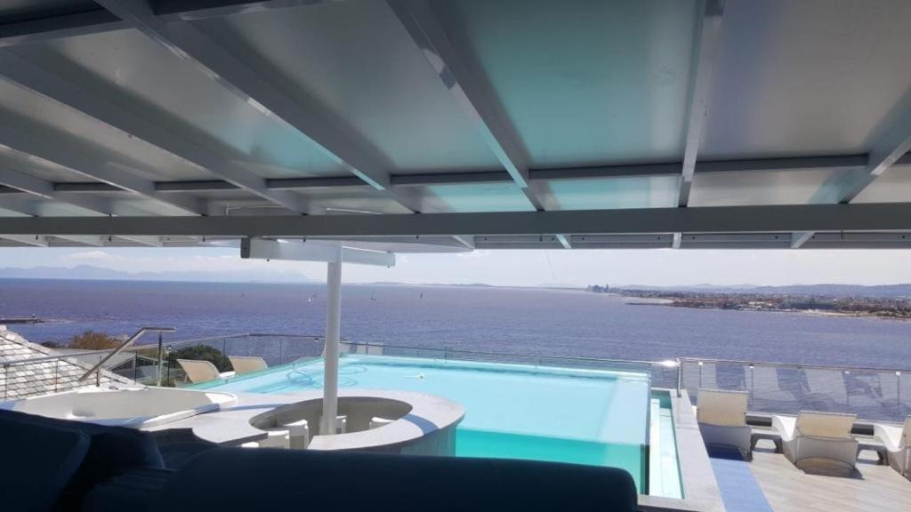 Gordon's Shore Luxury - Solar Powered Apartment