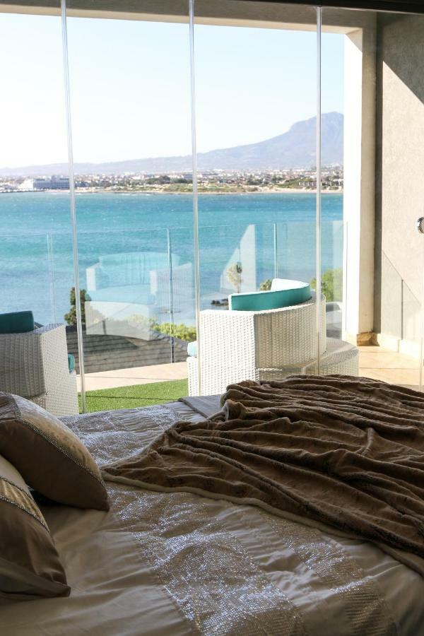 Gordon's Shore Luxury - Solar Powered Apartment *