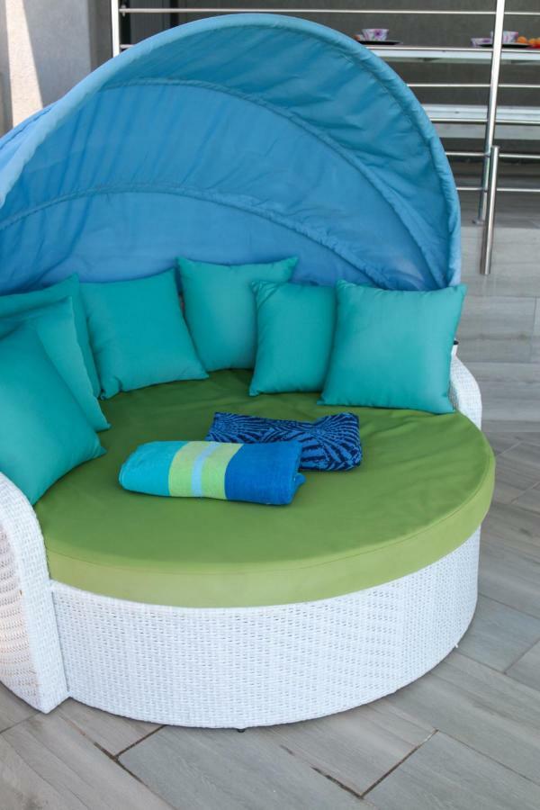 Gordon's Shore Luxury - Solar Powered